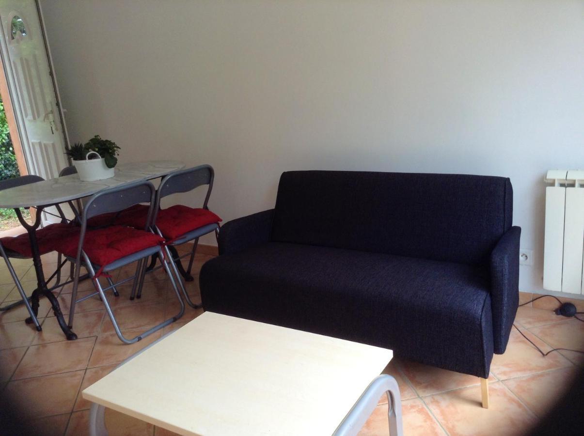 Charmant Appartement A Le Muy Avec Terrasse Et Jardin Exterior photo